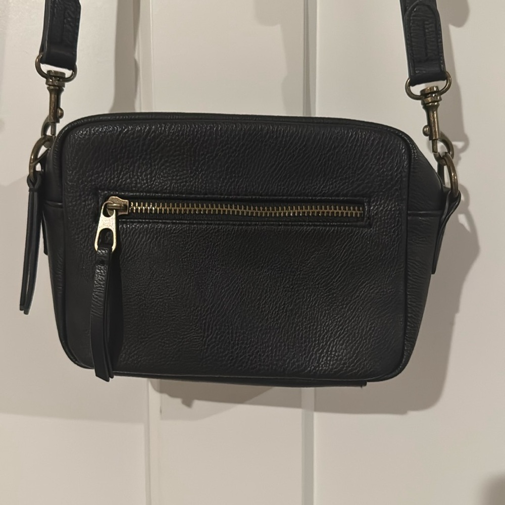 Universal Thread Black Crossbody Purse
